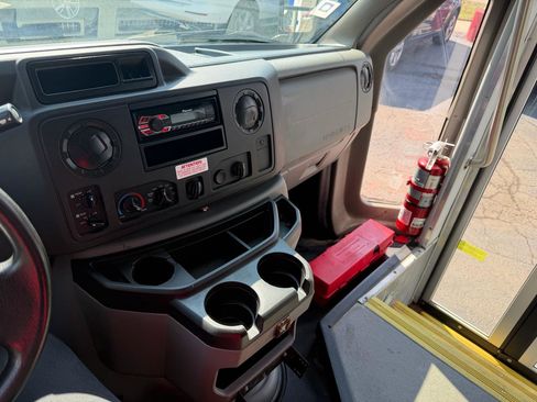 Used 2015 Ford E-350 and Econoline 350 Super Duty image 12