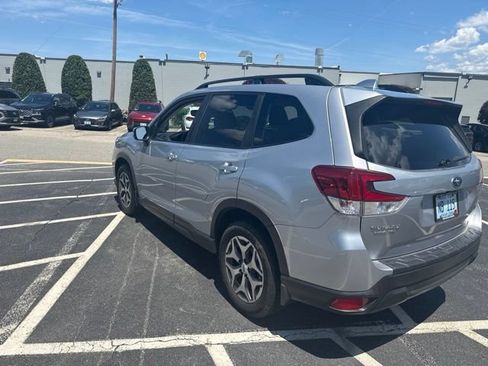 Used 2019 Subaru Forester Premium AWD/4WD image 4