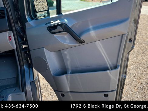 Used 2015 Mercedes-Benz Sprinter 2500 image 21