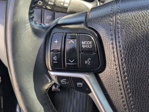 Used 2016 Toyota Highlander XLE image 16