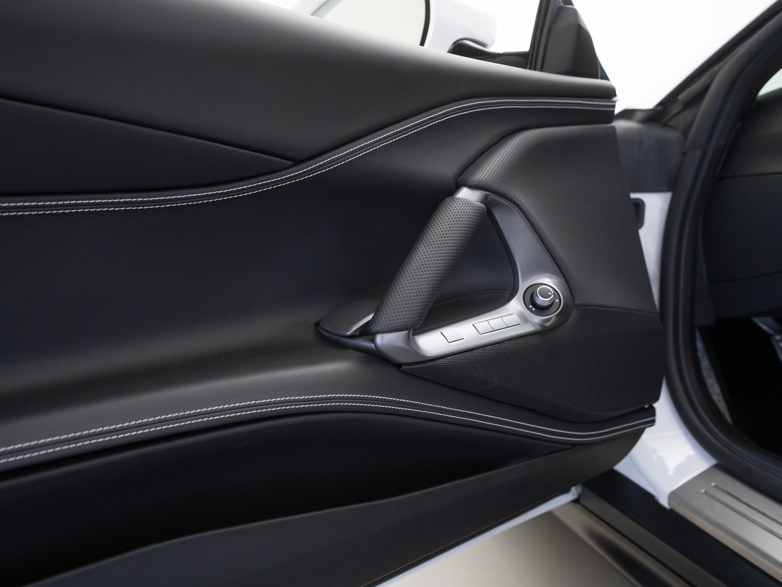 Used 2022 Ferrari 812 GTS RWD image 16