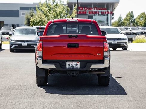 Used 2022 Toyota Tacoma TRD Off-Road AWD/4WD image 4