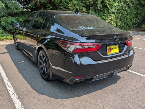 Used 2024 Toyota Camry SE AWD/4WD image 11