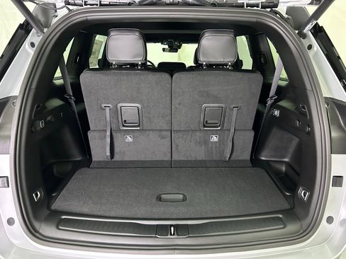 New 2025 Jeep Grand Cherokee L Altitude image 12