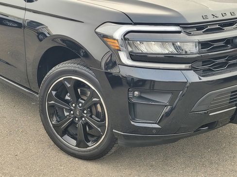 Used 2022 Ford Expedition Max Limited image 9