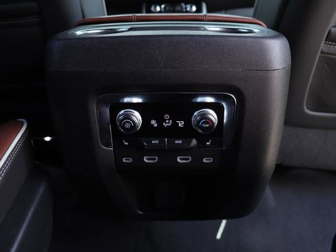 Used 2024 GMC Yukon Denali Ultimate AWD/4WD image 23