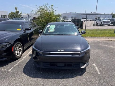 Used 2025 Kia K4 FWD image 2