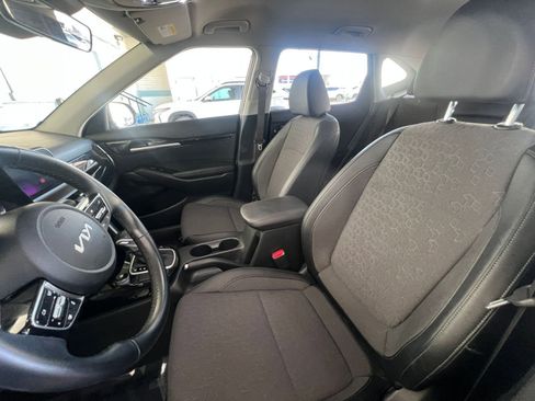 Used 2025 Kia Seltos S image 36