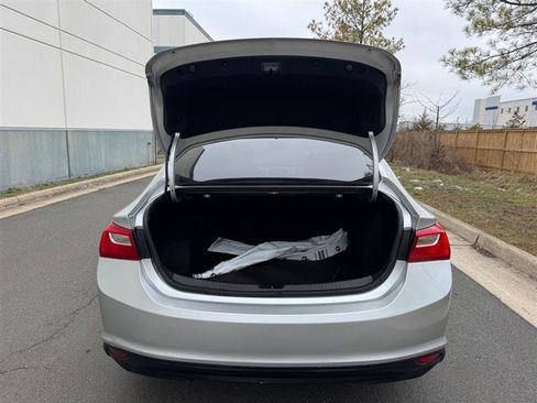 Used 2018 Chevrolet Malibu LT FWD image 13