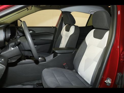 Used 2024 Chevrolet Trax LS w/ LS Convenience Package image 22