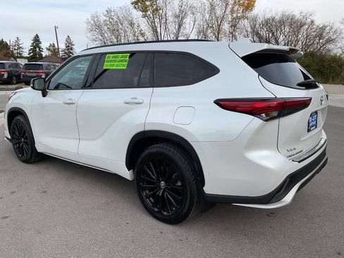 Used 2023 Toyota Highlander XSE image 4