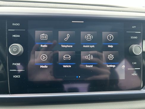 Certified 2022 Volkswagen Taos SE w/ Panoramic Sunroof Package image 13