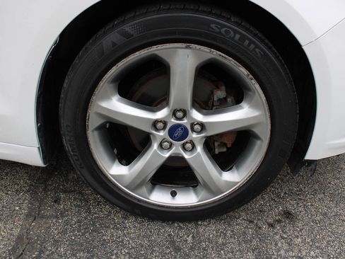Used 2015 Ford Fusion SE w/ Equipment Group 201A FWD image 15