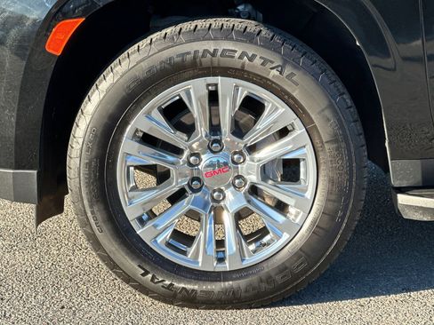 Used 2024 GMC Yukon XL Denali AWD/4WD image 32