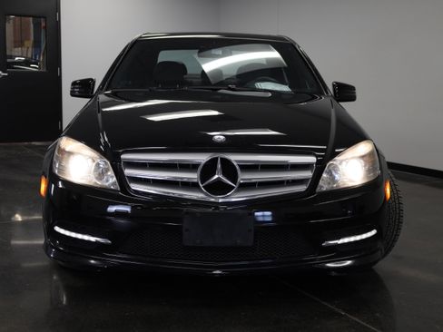Used 2011 Mercedes-Benz C 300 4MATIC Sedan image 2
