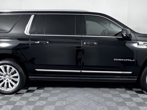 Used 2022 GMC Yukon XL Denali image 9