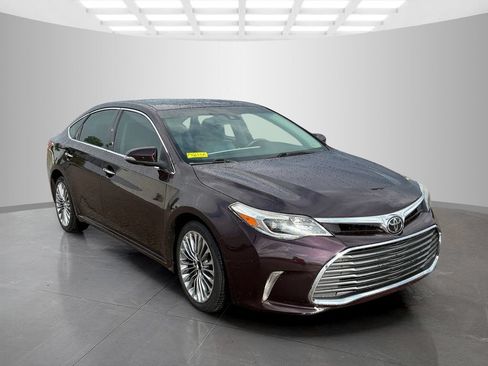 Used 2016 Toyota Avalon Limited w/ Toyota Safety Sense Package FWD image 2