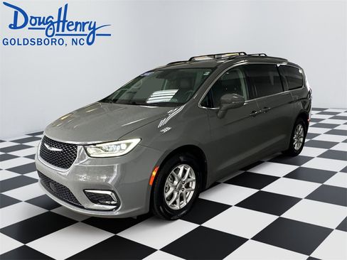 Used 2022 Chrysler Pacifica Touring-L image 1