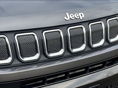 Used 2022 Jeep Compass Latitude image 27