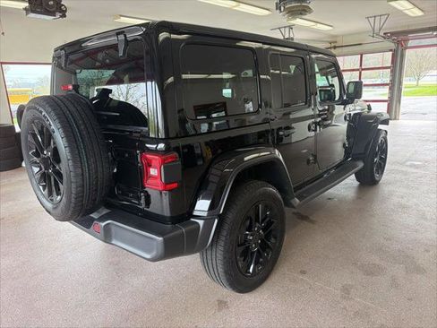 Certified 2025 Jeep Wrangler Unlimited Sahara AWD/4WD image 24