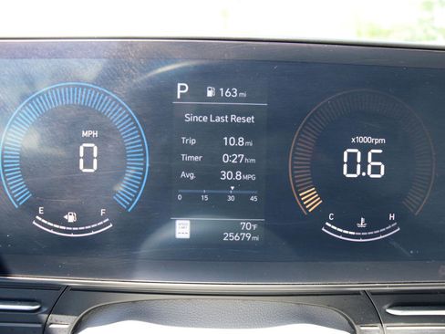 Used 2025 Hyundai Kona SEL AWD/4WD image 25