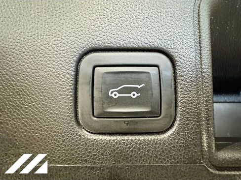 Used 2024 GMC Terrain SLE w/ Driver Convenience Package AWD/4WD image 28