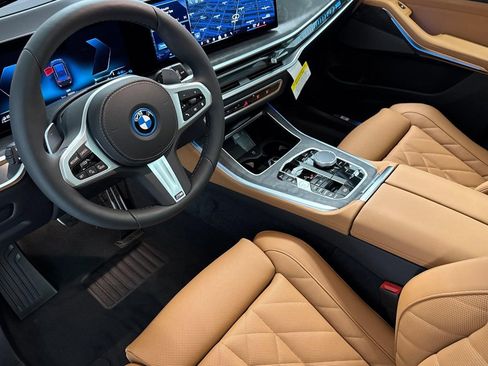 Used 2026 BMW X5 xDrive50e w/ M Sport Package AWD/4WD image 4