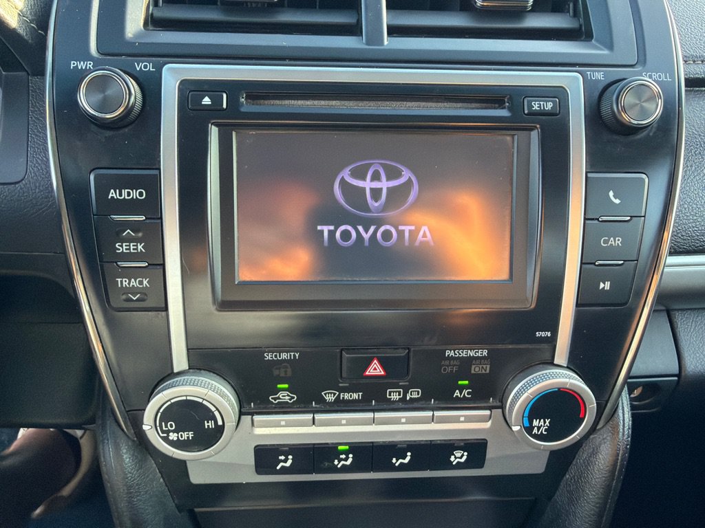 Used 2014 Toyota Camry SE FWD image 18