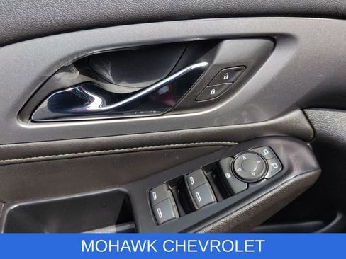 Used 2024 Chevrolet Traverse LT AWD/4WD image 23