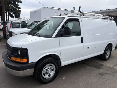 Used 2014 Chevrolet Express 2500 image 3