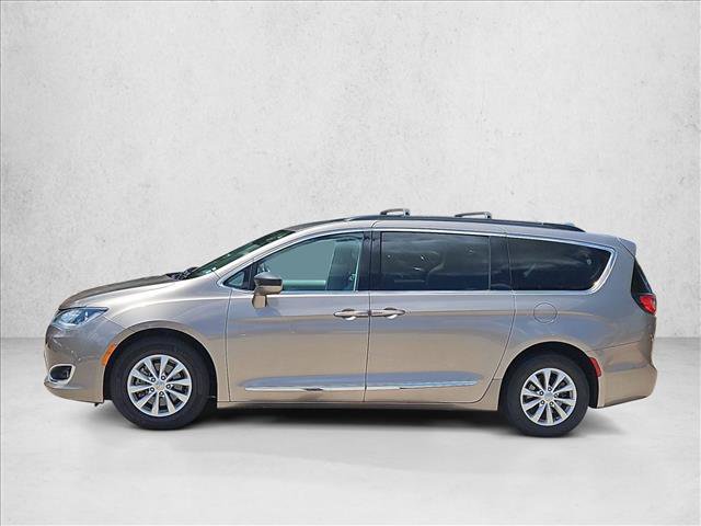 Used 2017 Chrysler Pacifica Touring-L FWD image 6
