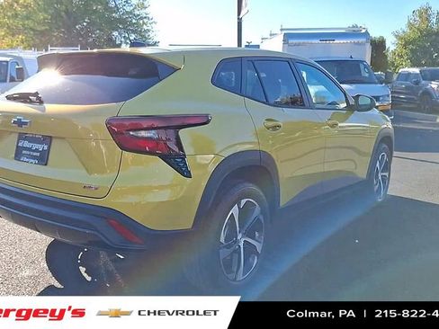 Certified 2024 Chevrolet Trax RS w/ Driver Confidence Package image 9