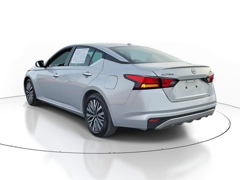 Used 2024 Nissan Altima 2.5 SV image 3