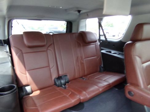 Used 2019 Chevrolet Suburban Premier w/ Premier Plus Edition AWD/4WD image 29