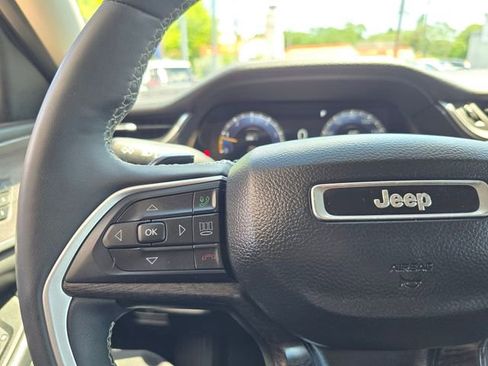 Used 2023 Jeep Grand Cherokee L Limited w/ Luxury Tech Group II AWD/4WD image 16