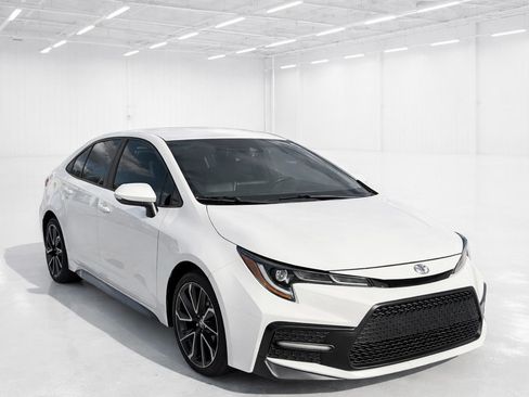 Used 2020 Toyota Corolla SE image 3