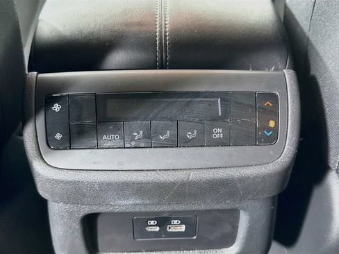Used 2025 Nissan Pathfinder SV FWD image 24