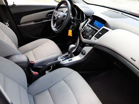 Used 2016 Chevrolet Cruze LT image 16