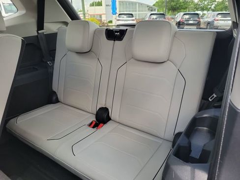 Used 2018 Volkswagen Tiguan SEL Premium FWD image 28