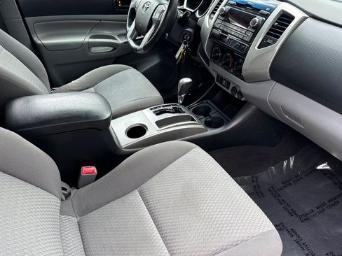 Used 2012 Toyota Tacoma PreRunner w/ SR5 Pkg RWD image 18