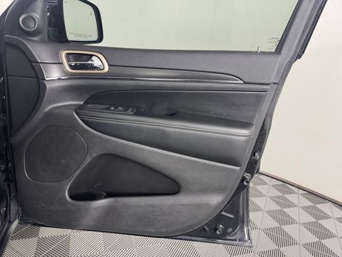 Used 2017 Jeep Grand Cherokee Limited AWD/4WD image 30