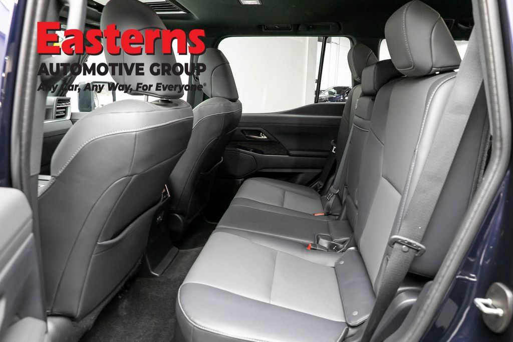 Used 2025 Lexus GX 550 w/ Accessory Package (2T) AWD/4WD image 26