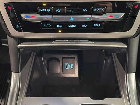 Used 2022 Ford Explorer XLT w/ Equipment Group 202A image 34