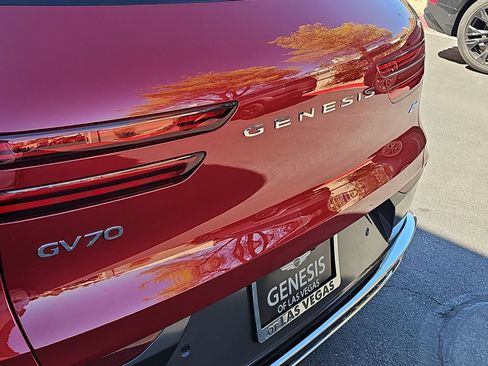 Certified 2026 Genesis GV70 2.5T Advanced AWD/4WD image 11