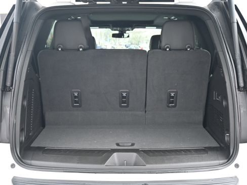 Used 2022 GMC Yukon SLT w/ SLT Premium Package image 14