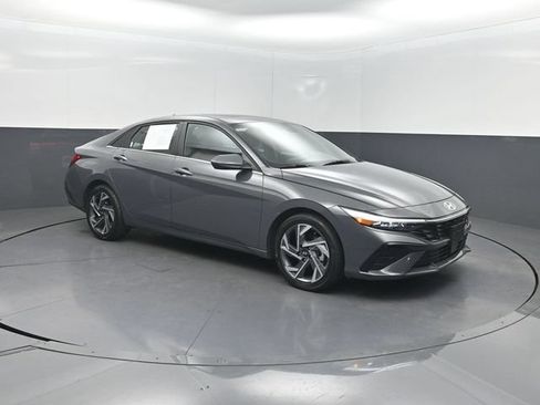 Used 2025 Hyundai Elantra SEL FWD image 33