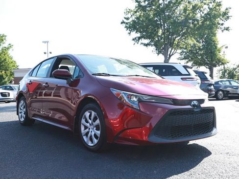 Used 2022 Toyota Corolla LE FWD image 3
