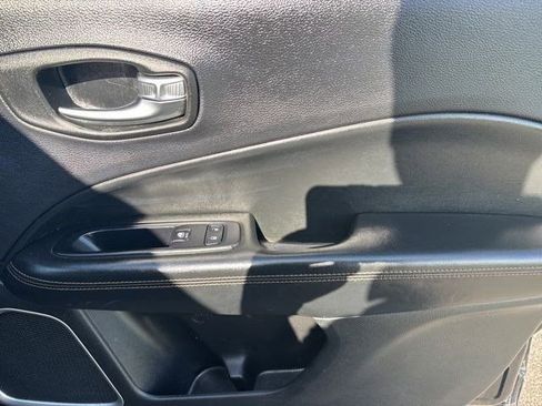 Used 2019 Jeep Compass Limited image 40