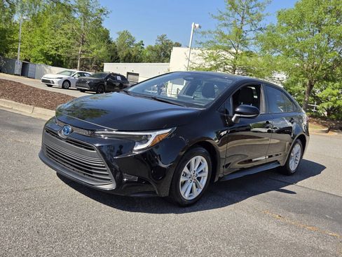 Certified 2024 Toyota Corolla LE w/ LE Convenience Package image 3