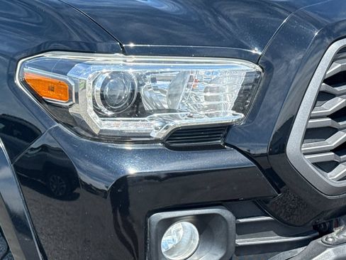 Used 2020 Toyota Tacoma SR5 AWD/4WD image 45